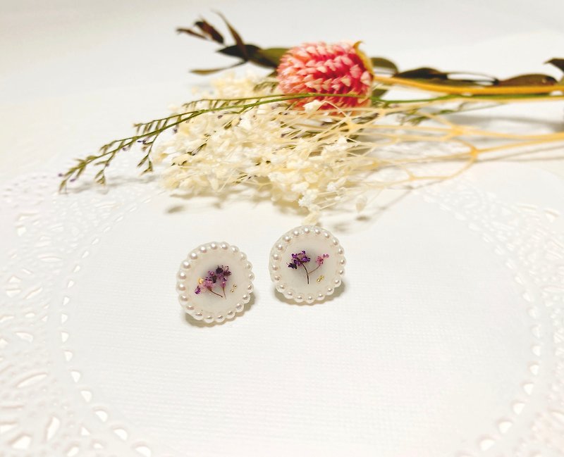 Flower married that day dry flower resin earrings - ต่างหู - เรซิน ขาว