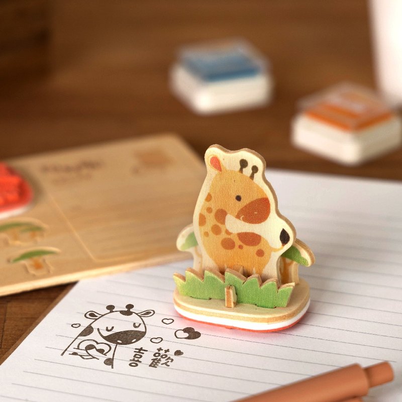 DIY印章明信片【印好萌-悠閒長頸鹿】動物 木製模型玩具 - 木工/竹藝/紙雕 - 木頭 黃色