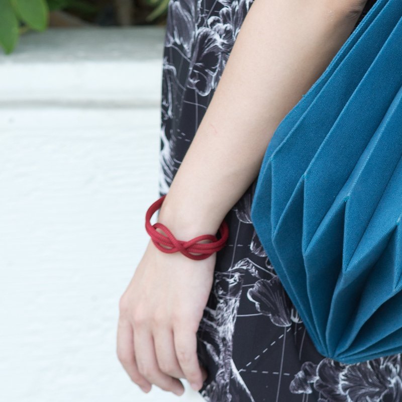 Lussli | Knitted Bracelet - INFINITY (Dark Red, size M) - สร้อยข้อมือ - ผ้าไหม สีแดง