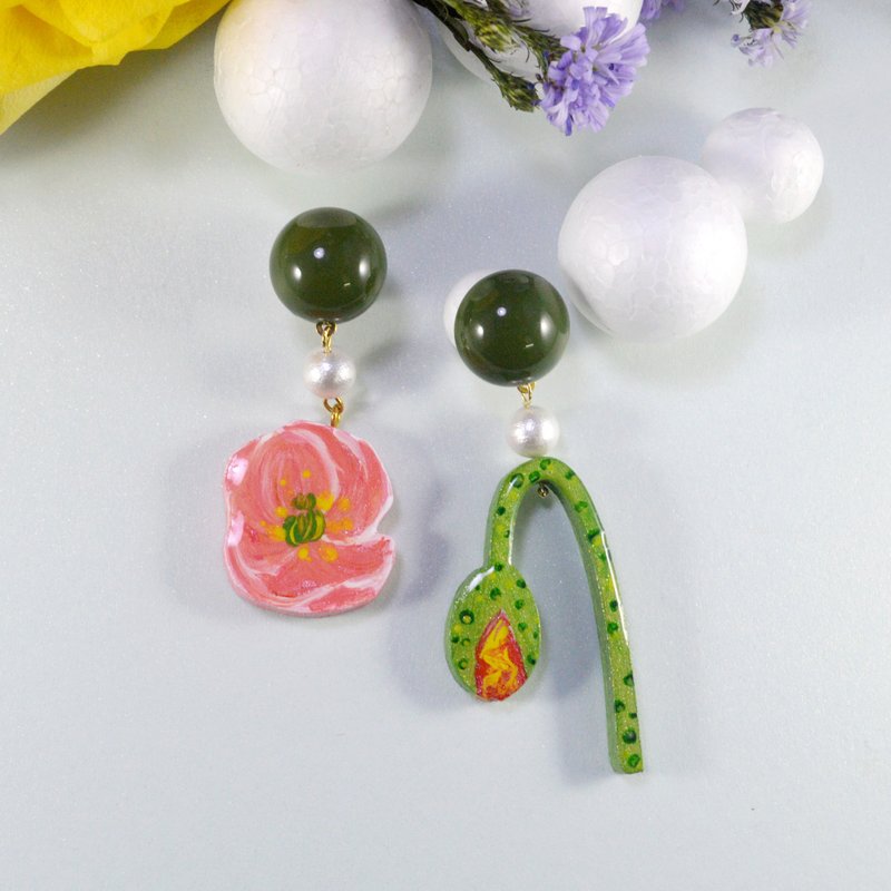 Flower gesture Iceland poppies asymmetrical design hand-painted wooden independent design earrings - Earrings & Clip-ons - Wood Multicolor
