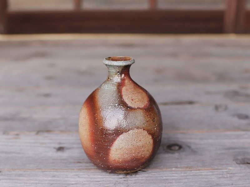 Bizen kiln change sake bottle (with wooden box) t-041 - Bar Glasses & Drinkware - Pottery Brown