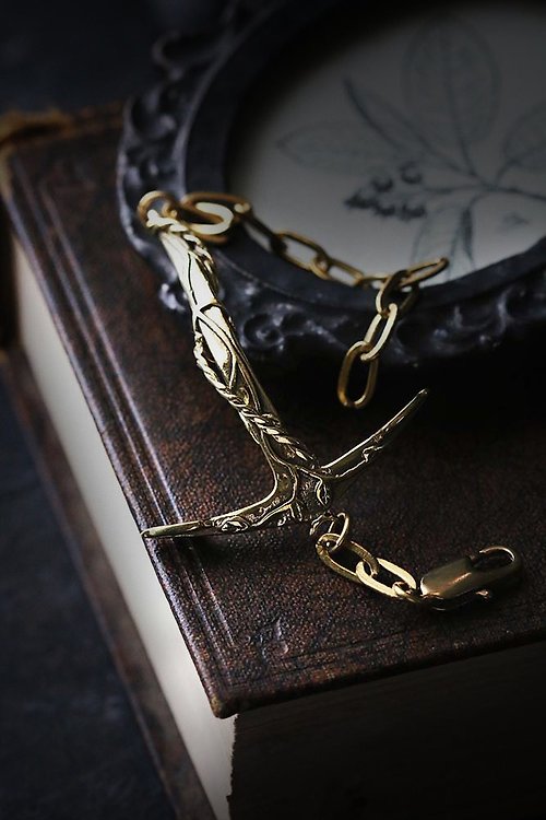 defy Vintage Style Anchor Charm Bracelet.