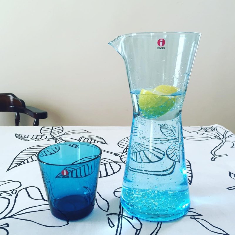 超值組合:芬蘭Iittala Kartio系列水晶玻璃冷水壺(淡藍色)950ml+Kartio淡藍色水杯組(2枚) - 茶壺/茶杯/茶具 - 玻璃 藍色