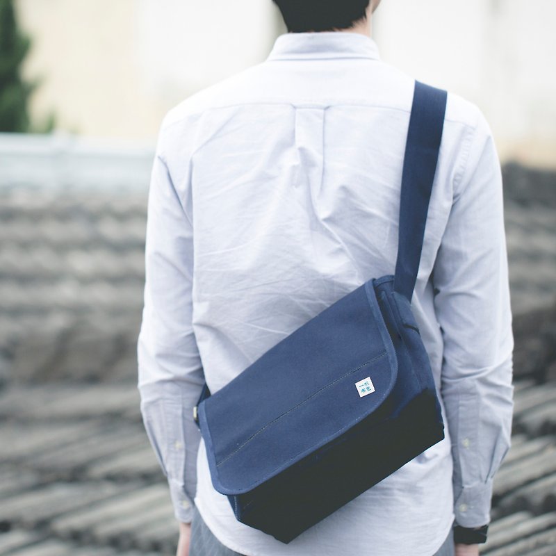 Canvas Stiff Magnetic Buckle Messenger Bag (Crossbody Bag) - Messenger Bags & Sling Bags - Cotton & Hemp Multicolor