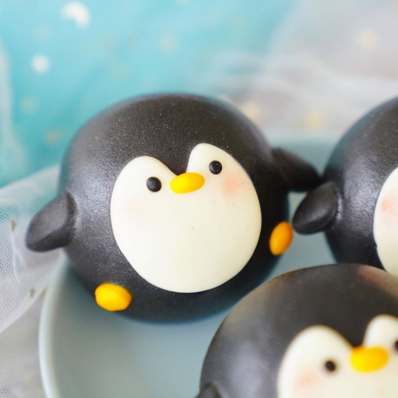 Meiji Mantou Swinging Little Penguin Fresh Milk Shaped Sesame Buns a Box of 6 - อื่นๆ - วัสดุอื่นๆ 