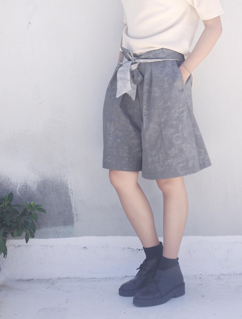 4.5studio- independent hand-made by FU- personality stonewashed gray butterfly festival discounts fifth wide pants - กางเกงขายาว - ผ้าฝ้าย/ผ้าลินิน สีเทา