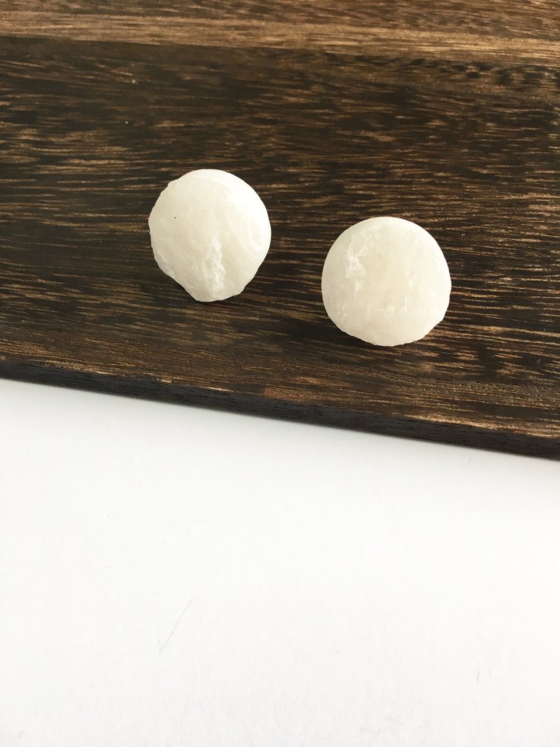 Selenite Druzy stud-earring - 耳環/耳夾/耳骨夾 - 水晶 白色