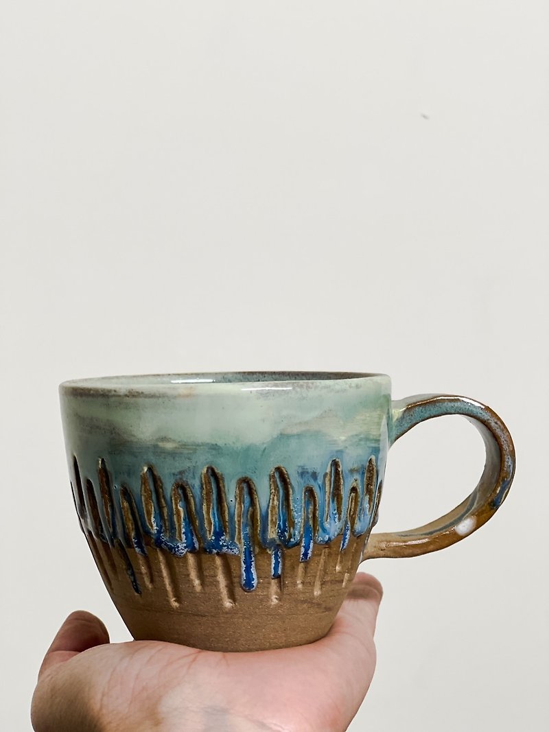 ดินเผา แก้วมัค/แก้วกาแฟ - Day is a hand-carved mug