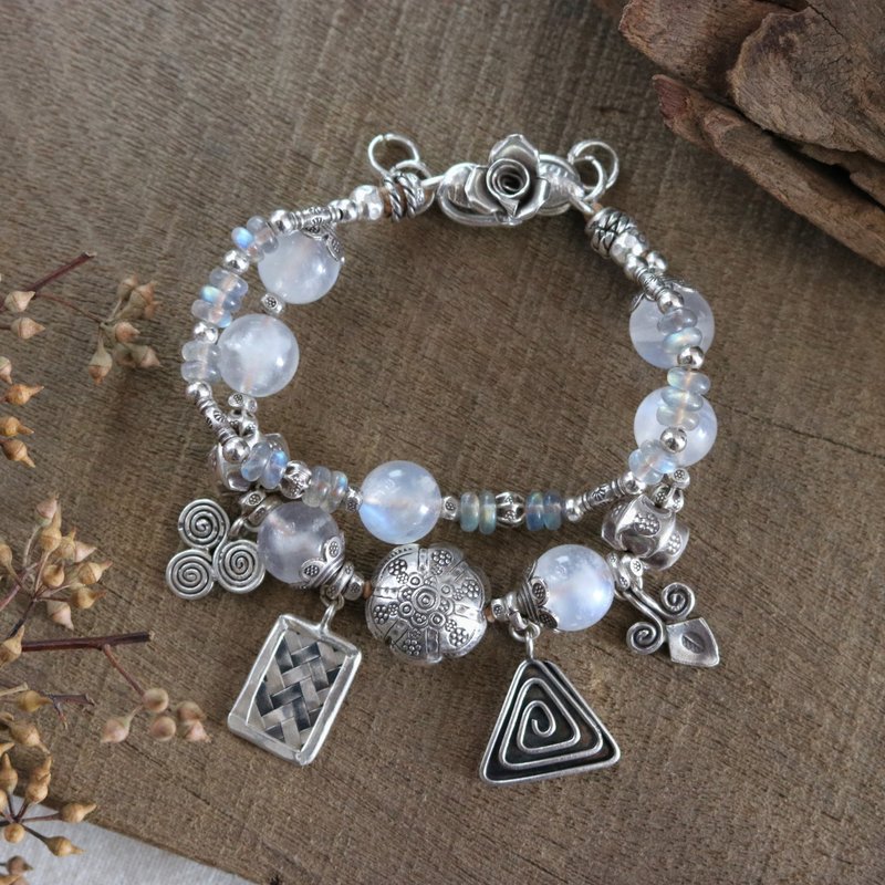 Moonstone and Labradorite Ethnic Boho Bracelet with Karen Hill Tribe Silver - สร้อยข้อมือ - เงินแท้ ขาว