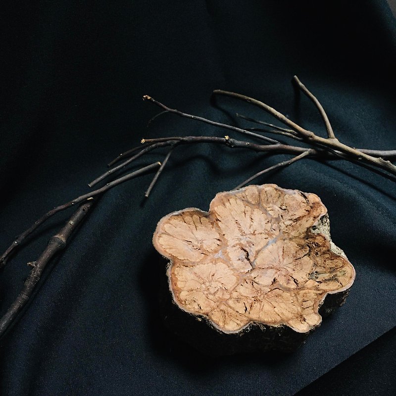 Plate-Chrysanthemum Wood - Small Plates & Saucers - Wood 