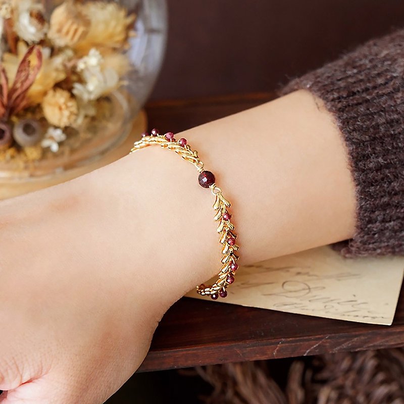 Love x Garnet Handmade Customized Jewelry 18K Gold Red [Photosynthesis] Bracelet - สร้อยข้อมือ - เครื่องเพชรพลอย 