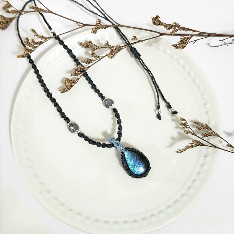 Highlight Labradorite Braided Necklace - สร้อยคอ - คริสตัล สีน้ำเงิน