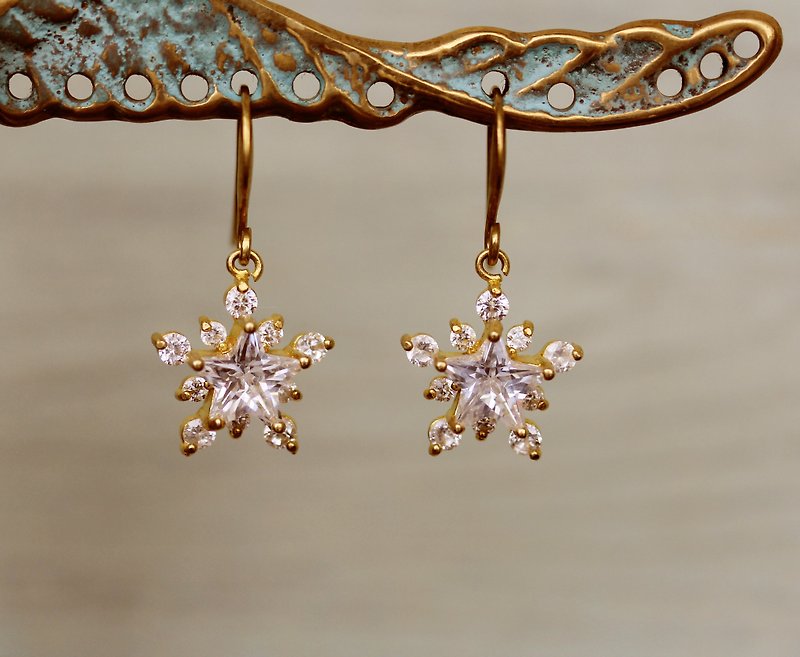 Brass Snowflake Gemstone Earrings - ต่างหู - เครื่องเพชรพลอย ขาว