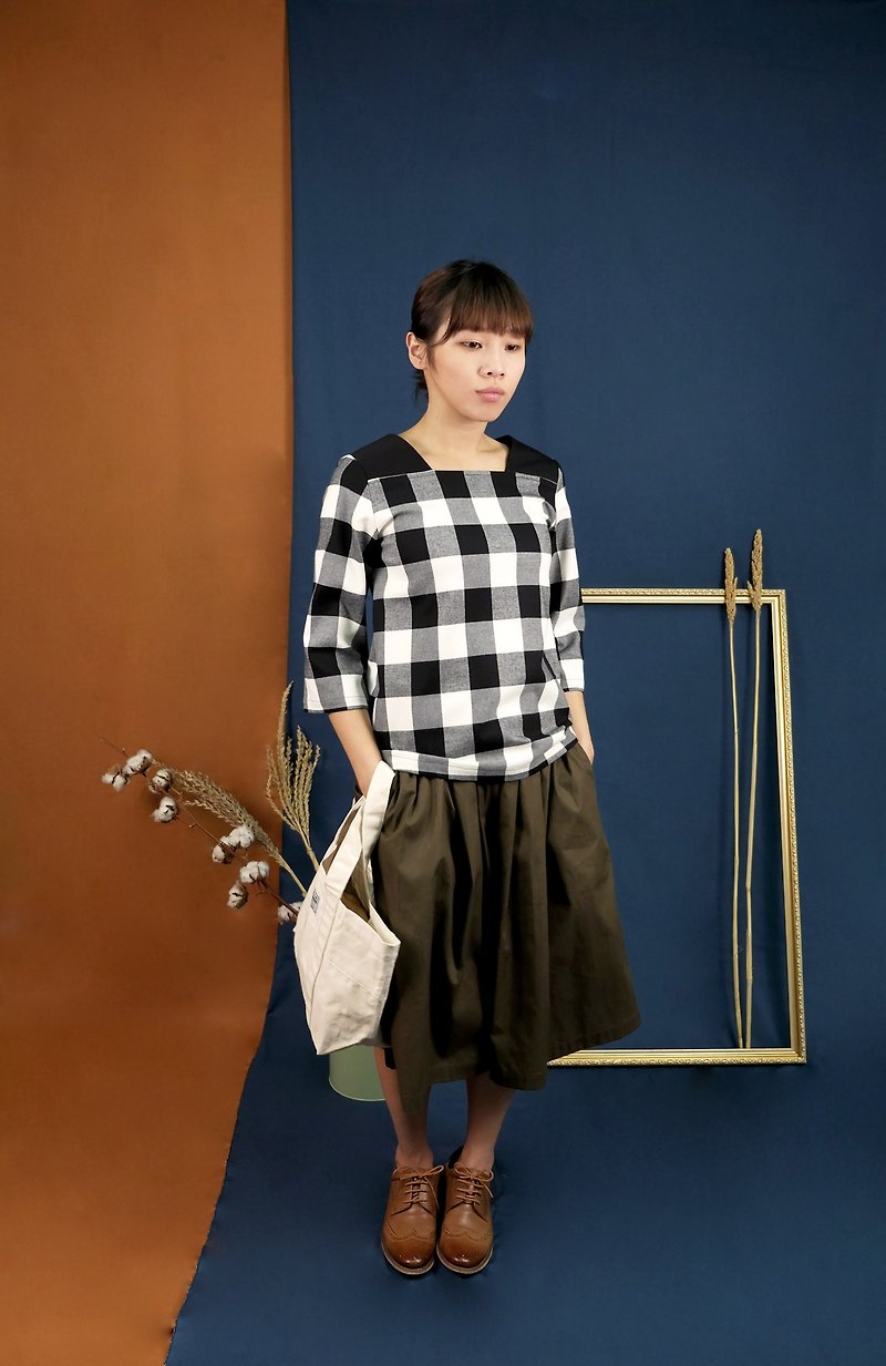 [Spot M] Square collar blouse black and white plaid - Women's Tops - Other Materials Multicolor
