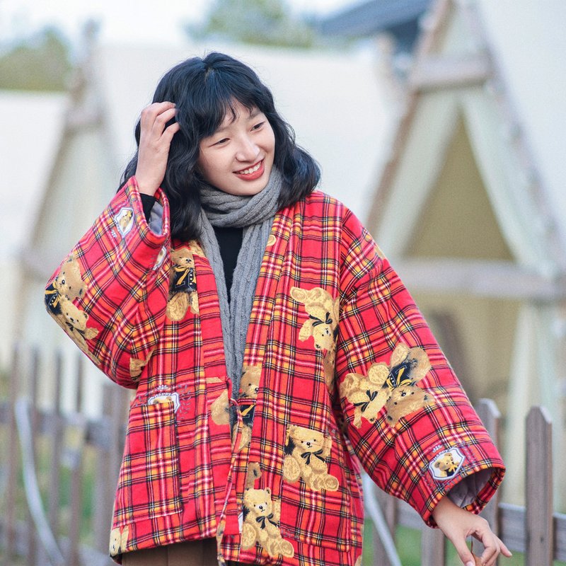 Red plaid bear Japanese-style kimono robe half-wrapped cotton clothing - เสื้อผู้หญิง - ขนแกะ สีแดง