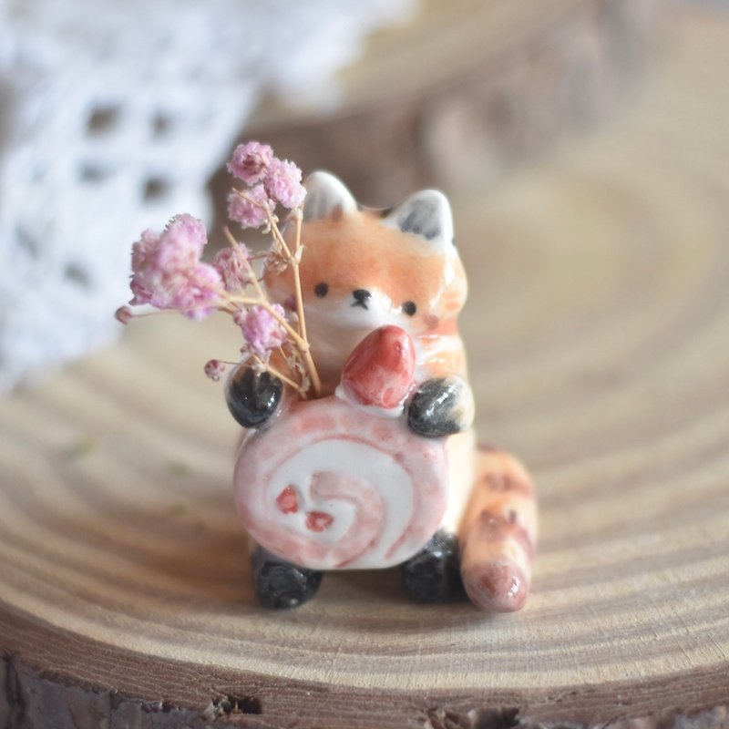 Red Panda and his Snack Incense/Dried Flower Stand - ของวางตกแต่ง - เครื่องลายคราม สีส้ม