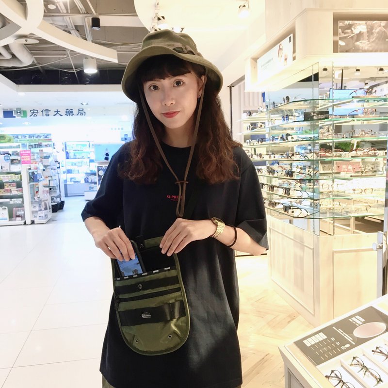 簡約 輕量 隨身小包 Arc Pouch 大地色系 共四款顏色 輕量化隨身 - 側背包/斜背包 - 防水材質 卡其色