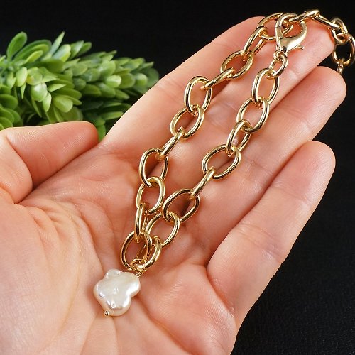 AGATIX White Biwa Baroque Butterfly Pearl Charm Golden Chain Bracelet Woman Jewelry