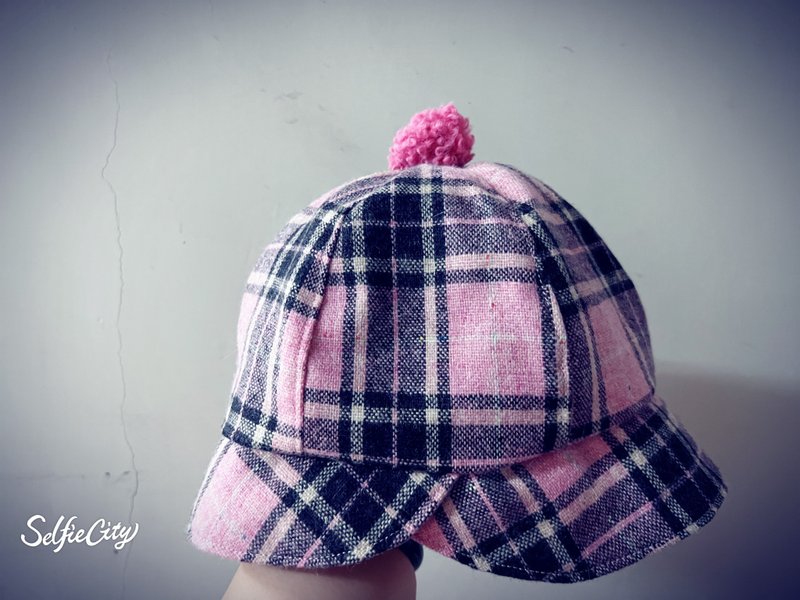 Winter cute pink plaid fur ball hat - หมวก - ผ้าฝ้าย/ผ้าลินิน สึชมพู