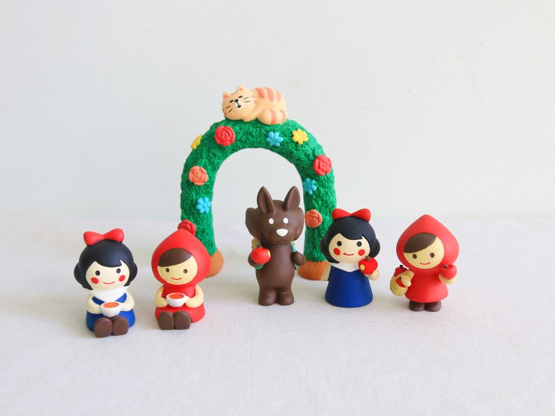 DECOLE concombre | Little Red Riding Hood, Big Bad Wolf, Snow White's Friendship - Stuffed Dolls & Figurines - Resin Multicolor