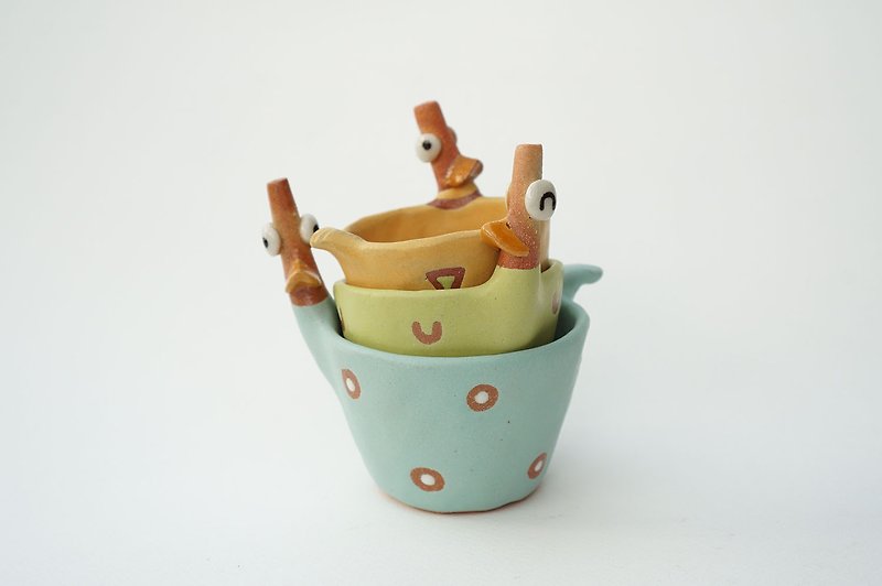 Duckling ceramic plant pot , cactus ,bonsai , handmade ceramic - 花瓶/陶器 - 陶 多色