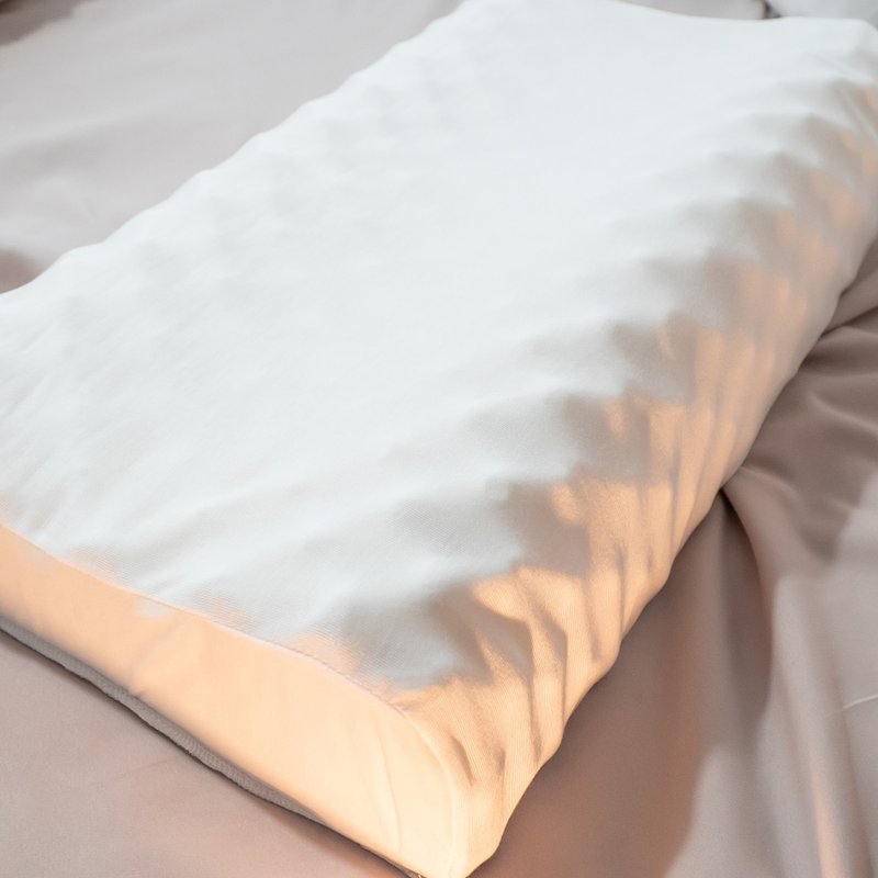 顆粒工學乳膠枕 60cmX40cmX12cm【舒壓按摩顆粒、人體工學曲線】 - 枕頭/抱枕 - 其他人造纖維 白色