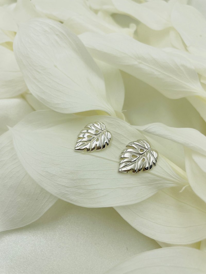 Turtle Leaf Silver Earrings - ต่างหู - เงินแท้ สีเงิน