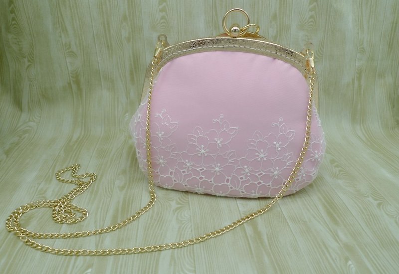 Pink lace hand / mouth gold bag / side backpack / shoulder bag / cross-body bag - bride, dinner, festival - อื่นๆ - ผ้าฝ้าย/ผ้าลินิน สึชมพู