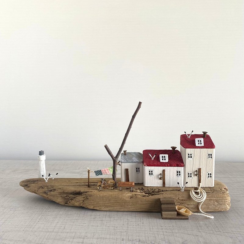 Driftwood Interior-Shiosai and Seagulls-W387-Red Roof