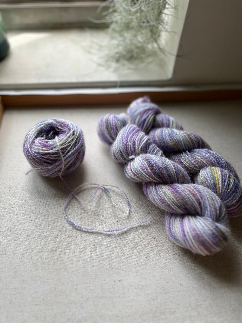 Hand dyed wool thread - Iris - เย็บปัก/ถักทอ/ใยขนแกะ - ขนแกะ สีม่วง