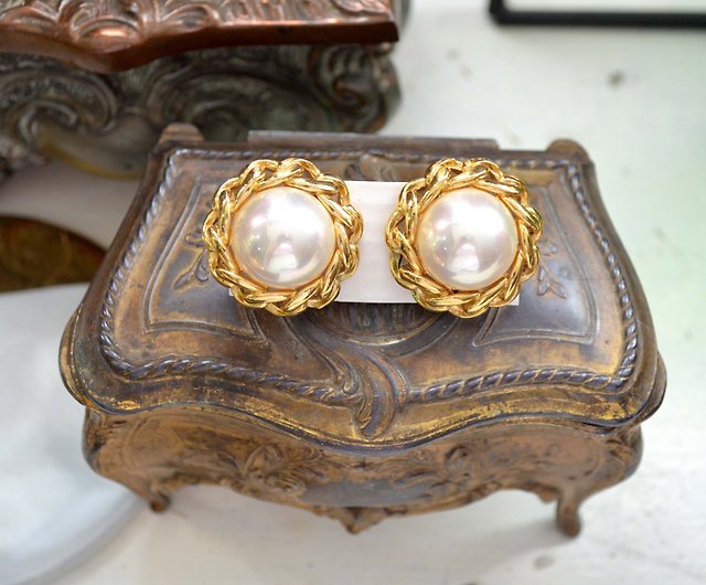 VINTAGE CHANEL Gold-plated clip earrings