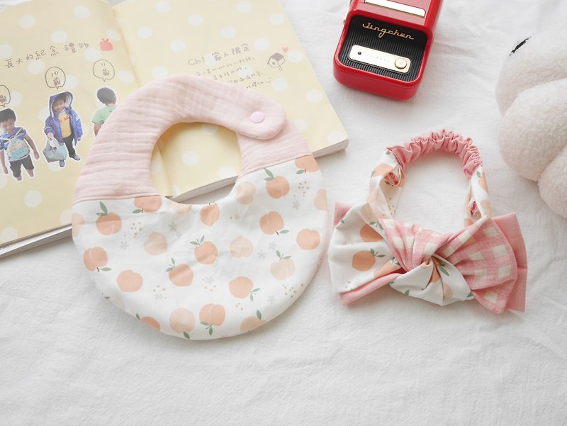 Six-layer gauze bib + double-layer bow headband Miyue gift box peach style - Baby Gift Sets - Cotton & Hemp Pink