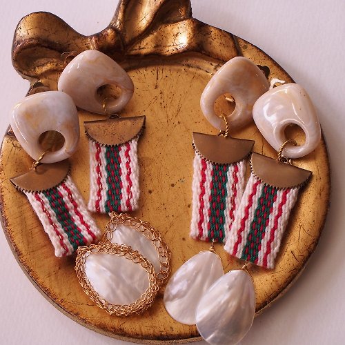 Maya Tara 瑪雅塔拉 原住民圖騰手工織布創作 大耳夾耳環 有機玻璃 黃銅 白蝶貝
