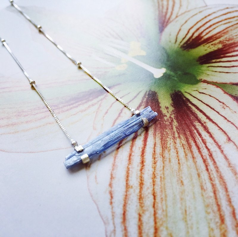 925 sterling silver ore collection [small kyanite ore necklace] - สร้อยคอ - เครื่องเพชรพลอย สีน้ำเงิน