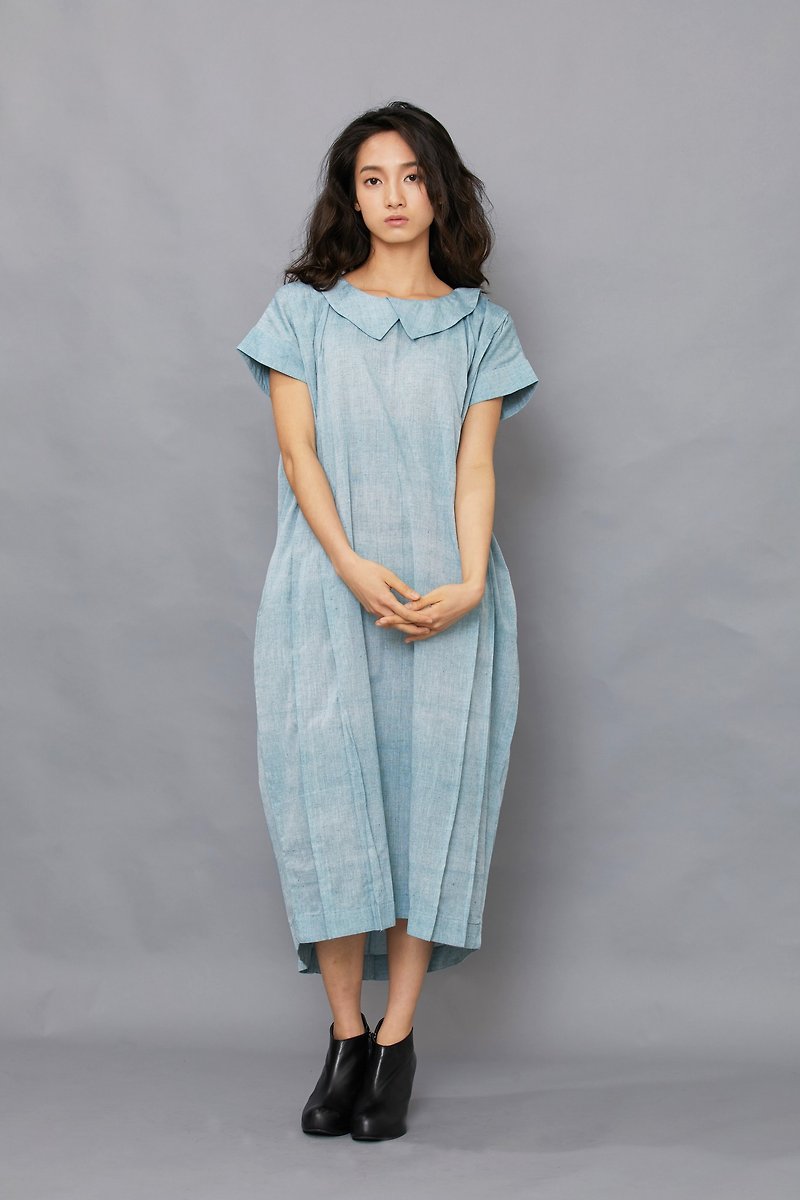 疊領長方洋裝_油畫雲朵_公平貿易 - 洋裝/連身裙 - 棉．麻 藍色