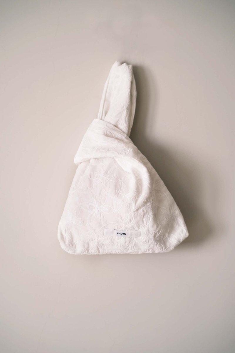 Embroidered lace small bowl bag - กระเป๋าถือ - ผ้าฝ้าย/ผ้าลินิน 