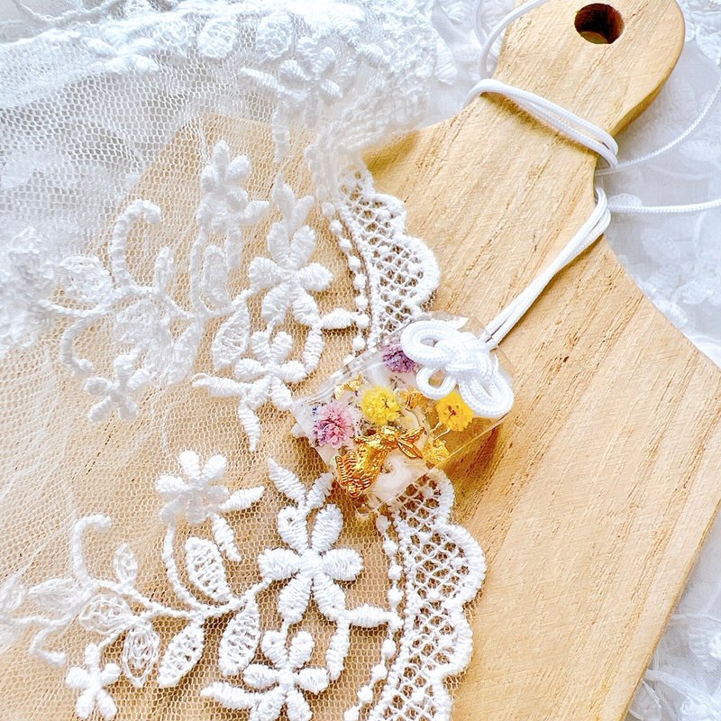 清新 透明感 花材御守 日系 手作 祈願 少女 客製禮物 吊飾 貓 兔 - 吊飾/掛飾 - 其他材質 多色