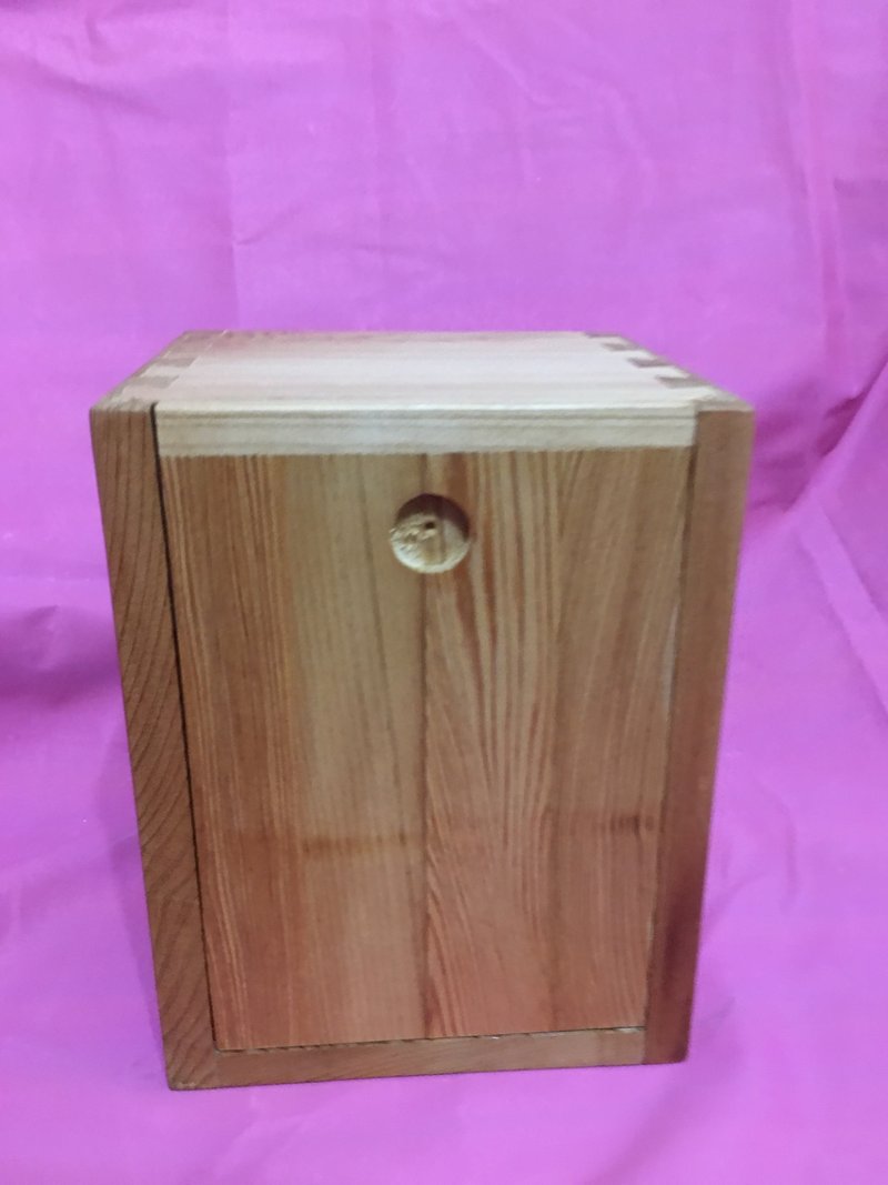台灣檜木閃花面紙盒台灣檜木 面紙盒15*12*12cm 會隨著紙張少面板 - 面紙盒 - 木頭 