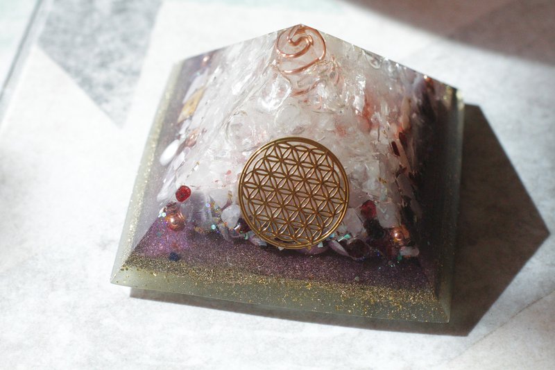 白色系列金字塔水晶紙鎮/奧剛 - 擺飾/家飾品 - 其他材質 白色