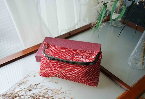 4.5studio 尋寶復古古董包-日本昭和絹料和服印花紅色折疊信封口金手拿包