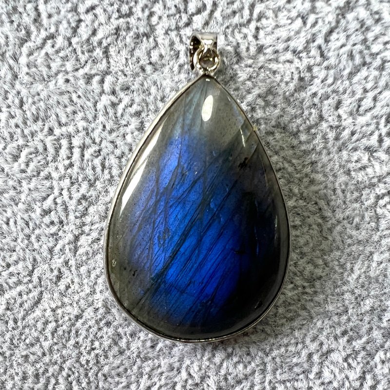 Labradorite Pendants | Crystals | Pendants | Crystal Pendants | Crystal Ornaments - Necklaces - Crystal Gray