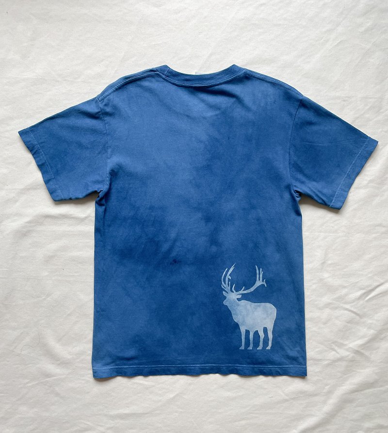 Japanblue Aizome Full Moon and Deer Indigo dyed Moon Deer Tie-dyed shibori - Unisex Hoodies & T-Shirts - Cotton & Hemp Blue