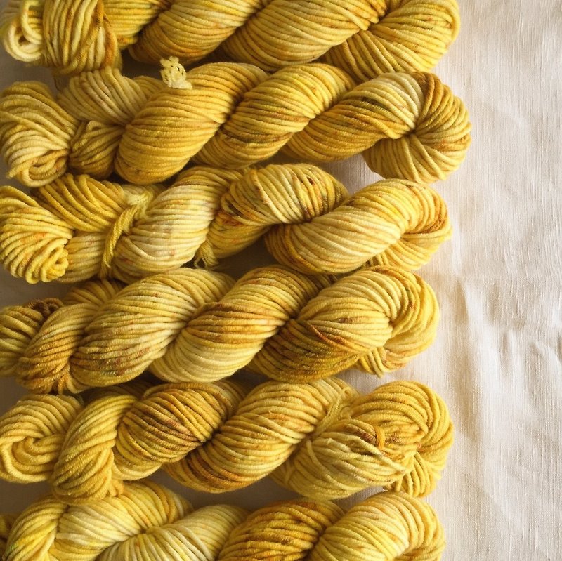 （ラフで）手染めメリノライン - 黄色のひよこ - 編み物/刺繍/羊毛フェルト/裁縫 - ウール イエロー