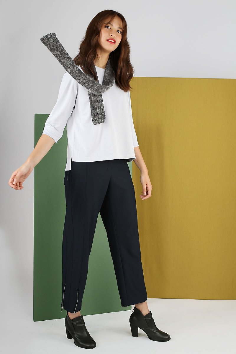 360 Degree Reflective One-line Neck Bamboo Charcoal Top-Grey - เสื้อผู้หญิง - เส้นใยสังเคราะห์ สีเทา