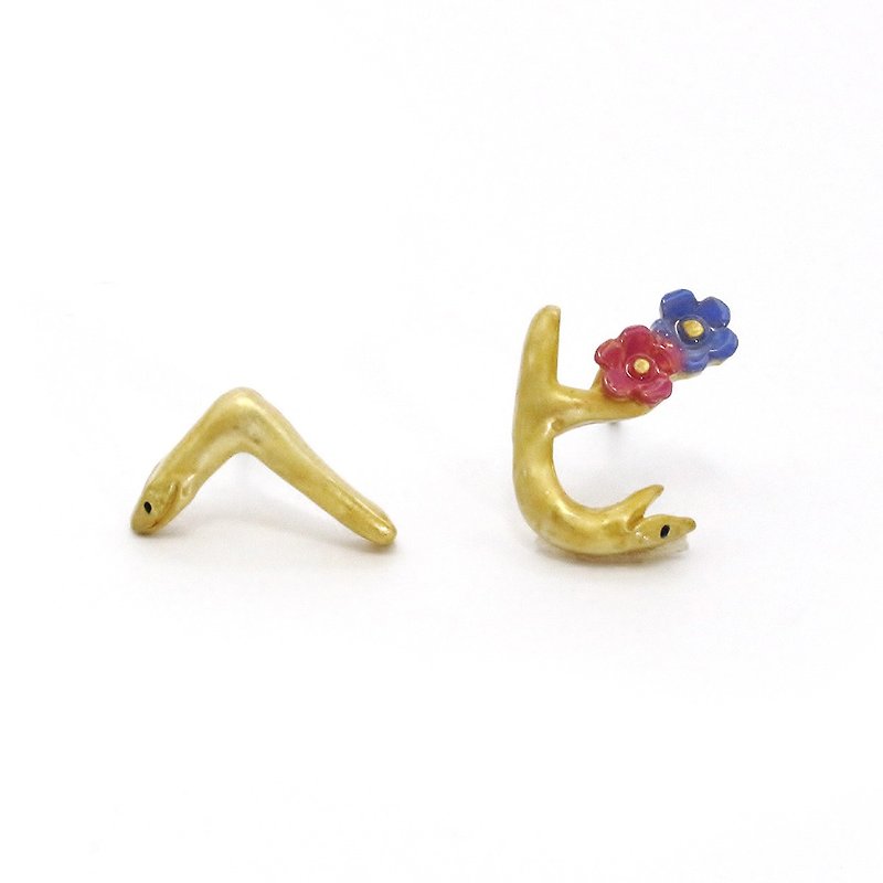 Snake in Japanese letter Pierced Snake Earrings PA451