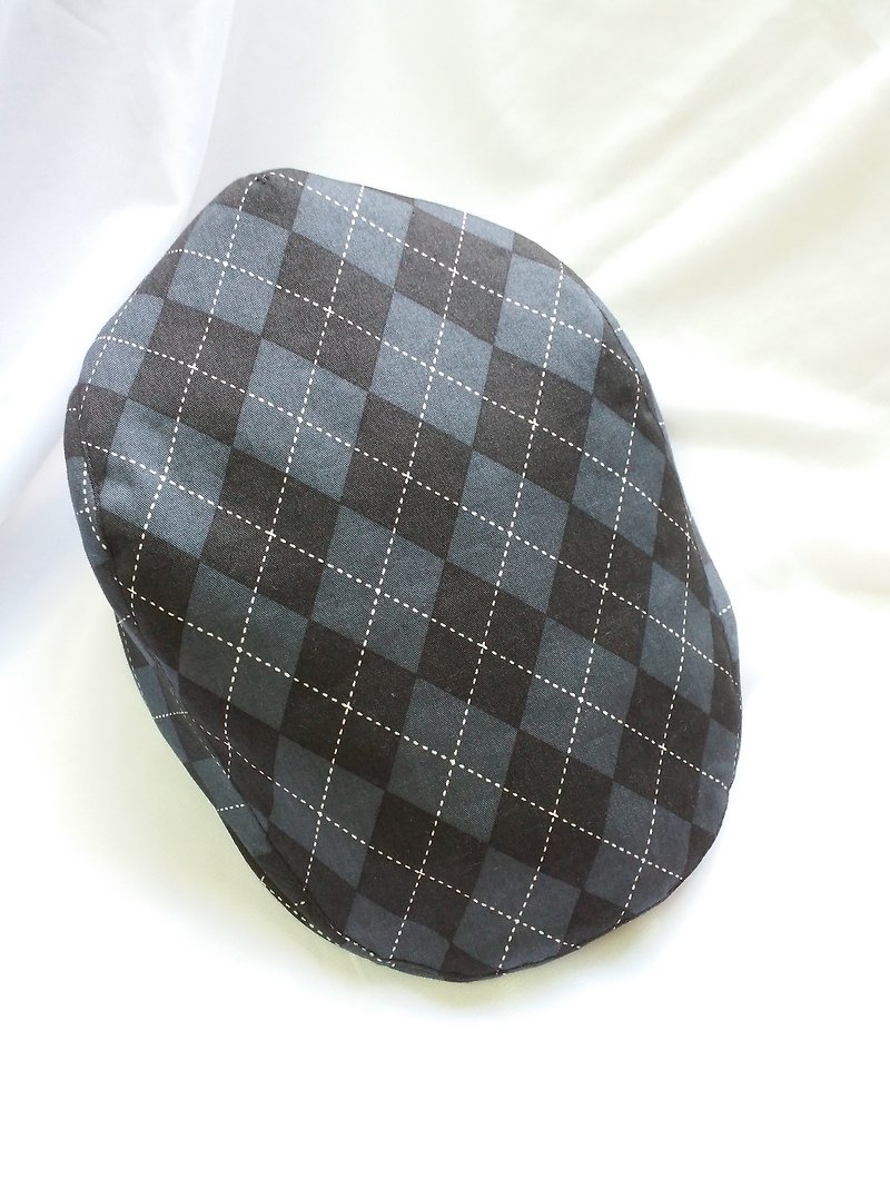Black and gray diamond check hunting cap (Flat Cap) - หมวก - ผ้าฝ้าย/ผ้าลินิน สีดำ