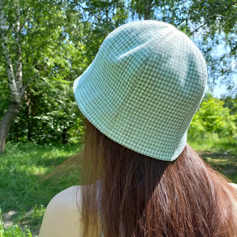 A bell hat made of linen fabric with a houndstooth print. Mint panama hat  tulip - 帽子 - 亞麻 多色