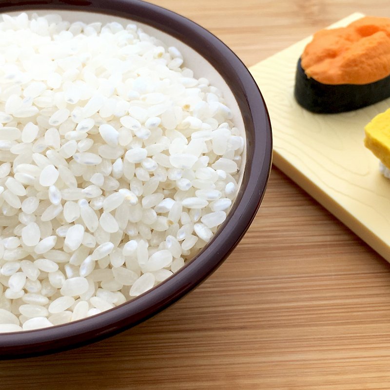 山の太陽と、純粋な良い米のご飯ですおいしいホット＆コールド台東オフ[ミラクル]臥 - 穀物・米 - 食材 ホワイト