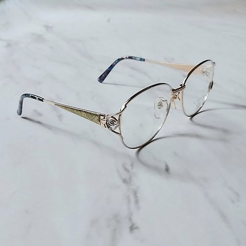 昨日好物 • yesterday nicethings 普 普 年 代 • 法 國 Carven 鈦 金 屬 • 三 角 鏡 腳 古董眼鏡