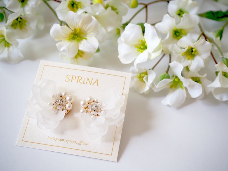 Flower frill earrings (white) - ต่างหู - อะคริลิค ขาว